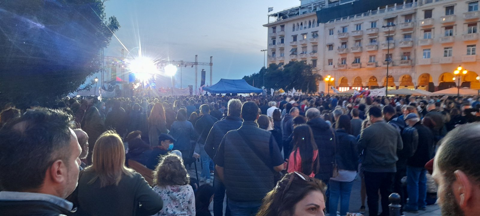 Φωτογραφίες από την μεγάλη αντιπολεμική συναυλία